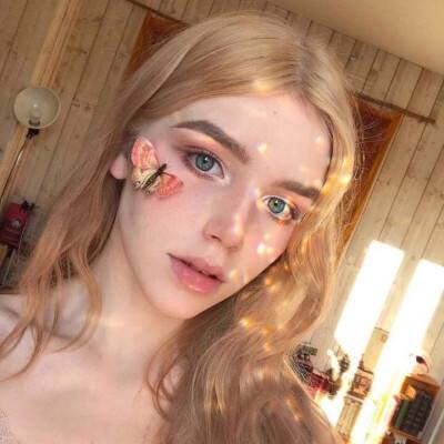 俄乌战场惊现持枪机器人：身高180cm、体重80公斤、负重20公斤，可AI评估战场并侦察射击