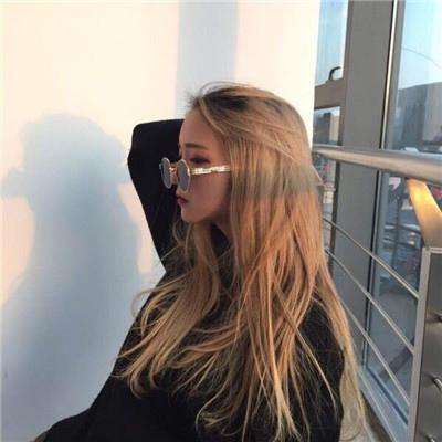 小S全家为其提前庆生 和老公依偎在一起太甜了