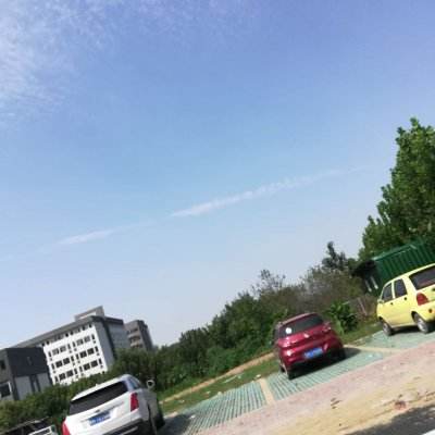 重庆警方通报“小区有人高空撒钱”