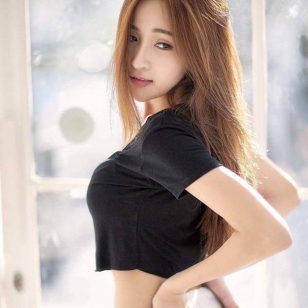 美媒称特朗普“一边准备谈判一边握拳”