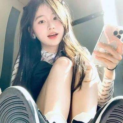 副市长暗访多次询问 女工作人员戴耳机听歌不理睬